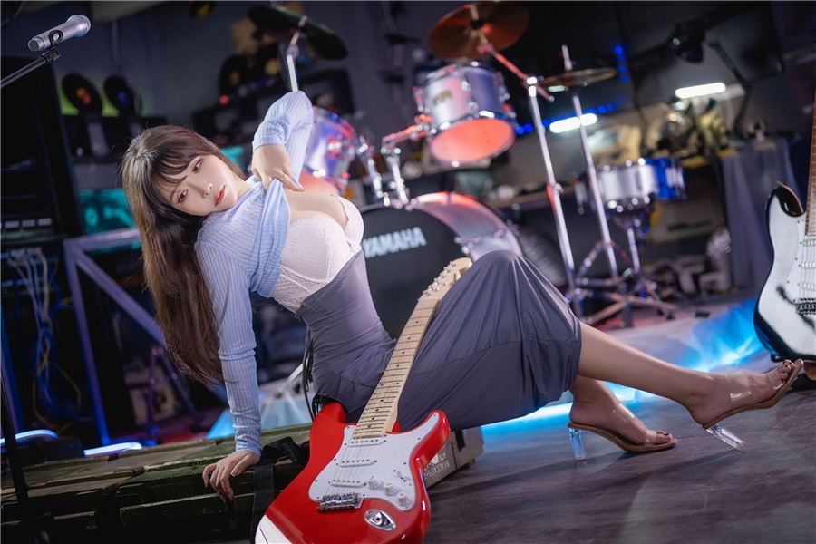 抱走莫子吉他妹妹2.jpg