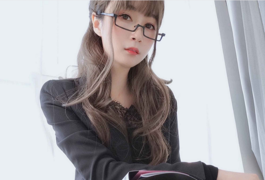 白银81黑西服1.jpg
