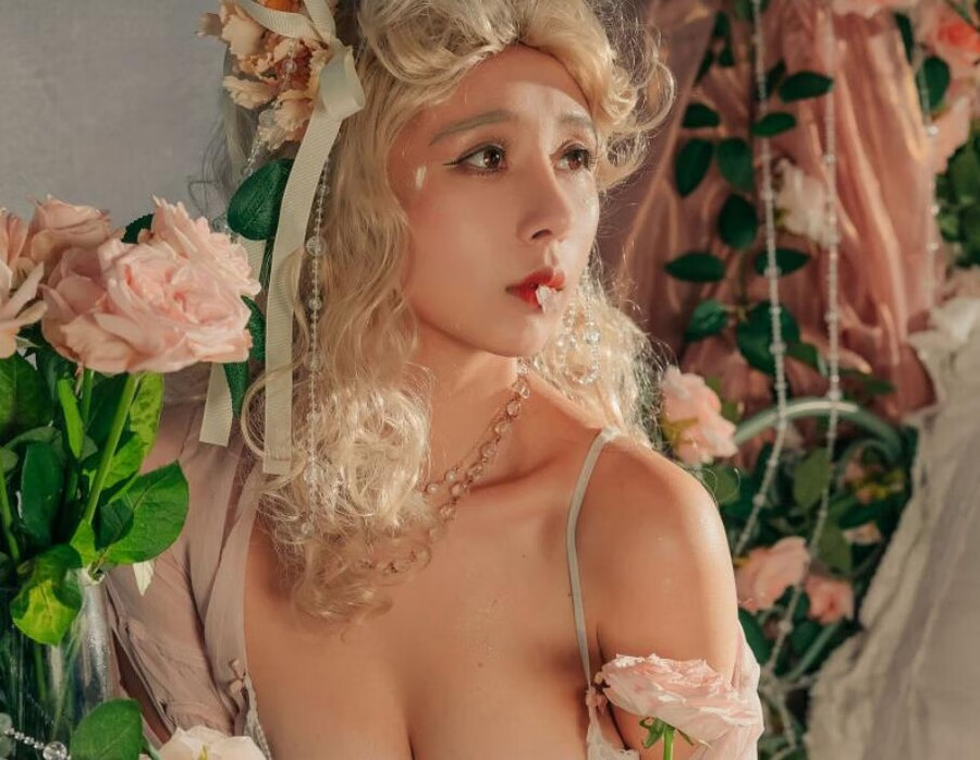 云溪溪火锅味油画少女.jpg